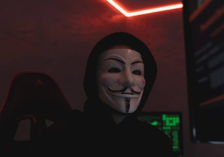 Od Anonymous do Facebooka – jak Internet wspierał Ukrainę?